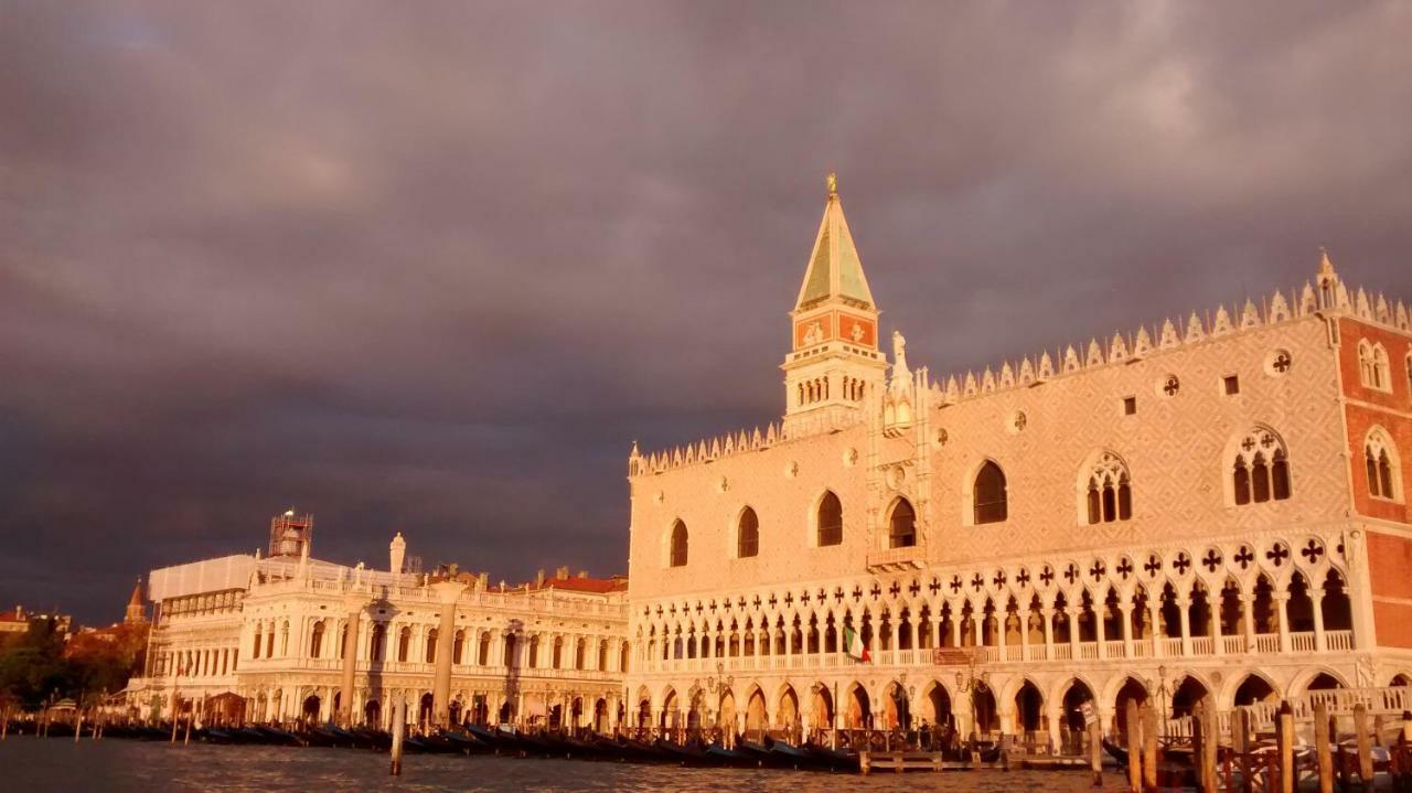 Ca' Giulia - Biennale - Free Wifi Fiber Veneza Exterior foto